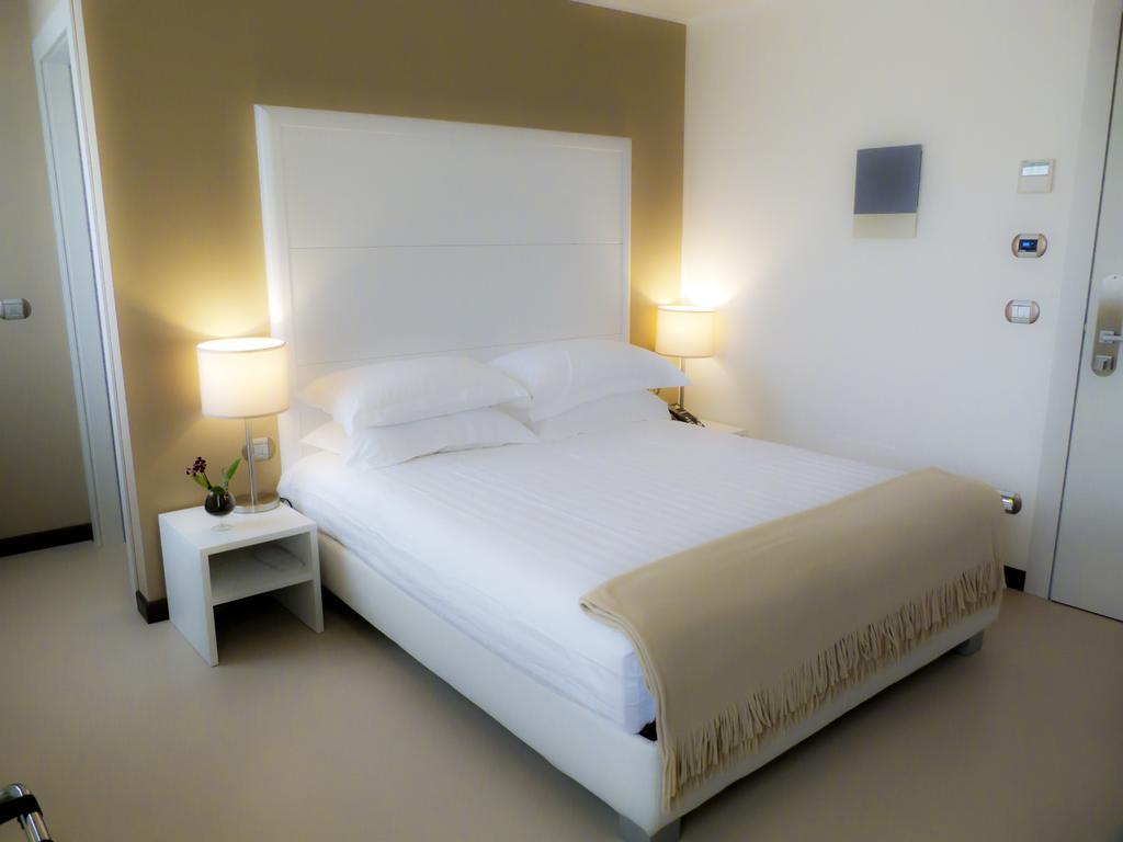Albergo Del Sole Taranto Bilik gambar