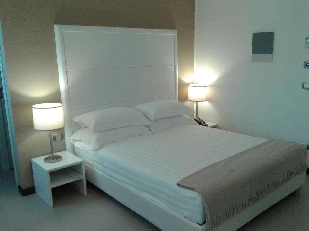 Albergo Del Sole Taranto Bilik gambar
